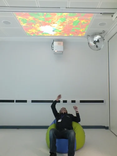 omiSky Install · Sistema inmersivo interactivo de proyección en el techo